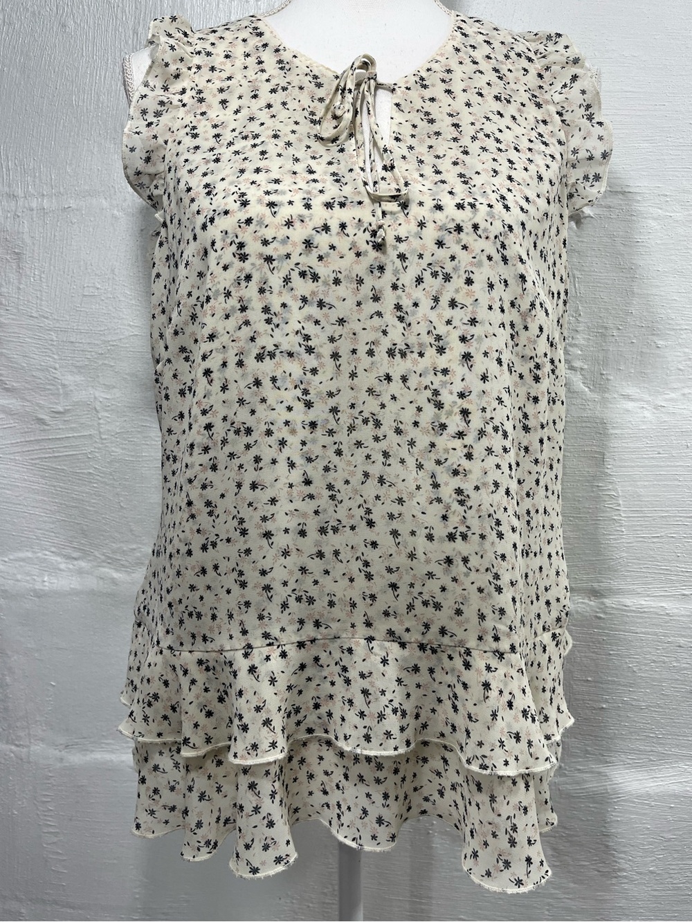 CABI SLEEVELESS RUFFLE TRIM TOP - Picture 6 of 13